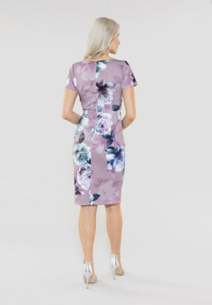 swing-etuikleid-mit-arm-rose-geblümt-brautmutter